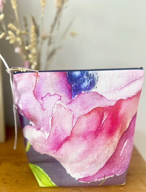 Make Up Bag in Linen Rich Purple Medium