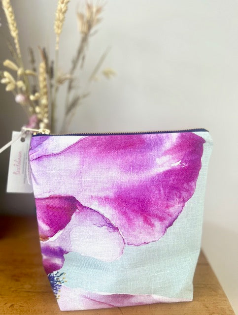 Make Up Bag in Linen Fuschia Medium